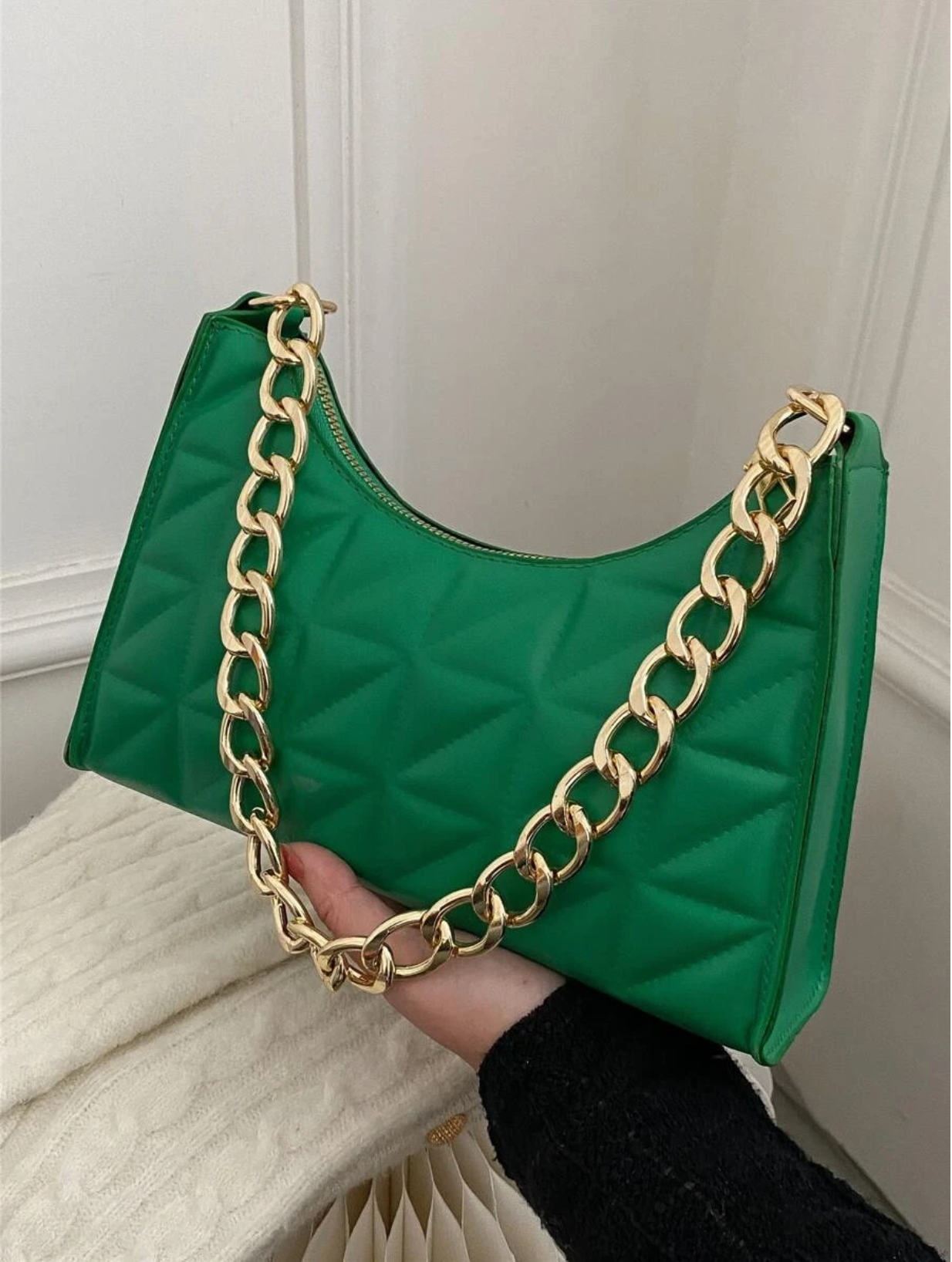 Padded shoulder bag with chain